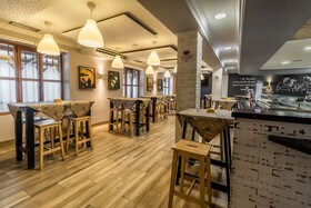 Hostal Restaurante El Bomba