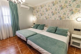 Hostal Restaurante El Bomba