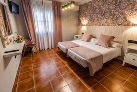 Hostal Restaurante El Bomba