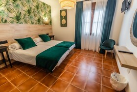 Hostal Restaurante El Bomba