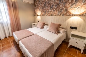 Hostal Restaurante El Bomba