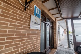 Hostal Restaurante El Bomba