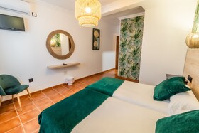 Hostal Restaurante El Bomba