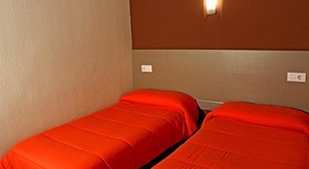 Hotel Hostal Uria