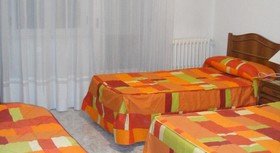 Hotel Hostal Uria