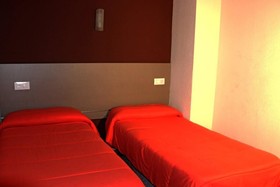 Hotel Hostal Uria