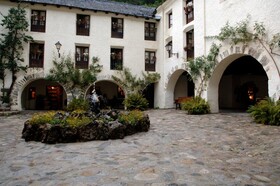 Hotel Manantial