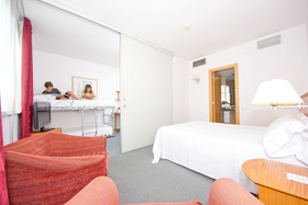 Aparthotel Atenea Vallès