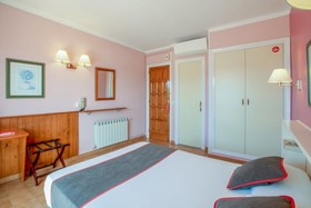 Hostal Casa Feliu by OYO