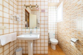 Hostal Casa Feliu by OYO