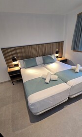 Hostal Rambla 24 by Holihome