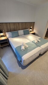 Hostal Rambla 24 by Holihome