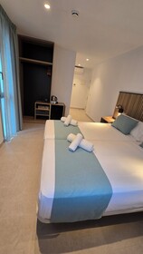 Hostal Rambla 24 by Holihome