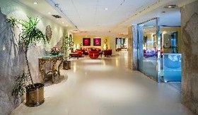 Avenida Hotel & Apartments