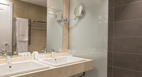 Grand Luxor All Suites Hotel