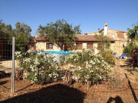 Casitas Gorgos - Monty's