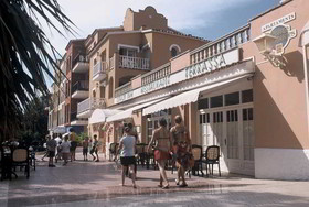 Apartaments Turistics Comte D'Empuries
