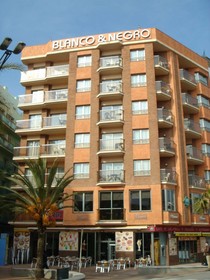 Apartamentos Blanco y Negro