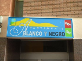 Apartamentos Blanco y Negro