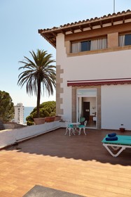 Hotel Roger De Flor By Seleqtta
