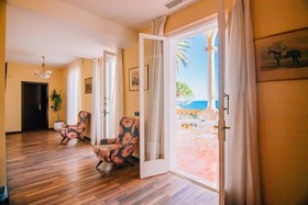 Hotel Roger De Flor By Seleqtta
