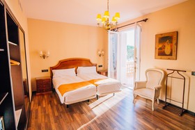 Hotel Roger De Flor By Seleqtta