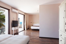 Hotel Roger De Flor By Seleqtta