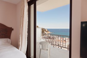 Hotel Roger De Flor By Seleqtta
