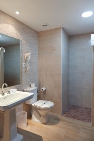 Hotel Roger De Flor By Seleqtta