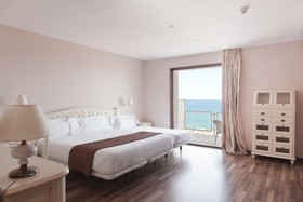 Hotel Roger De Flor By Seleqtta