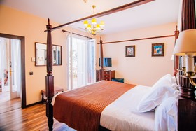 Hotel Roger De Flor By Seleqtta
