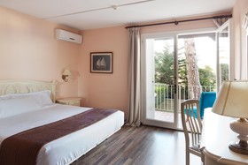 Hotel Roger De Flor By Seleqtta