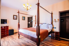 Hotel Roger De Flor By Seleqtta