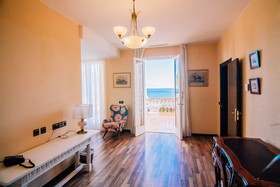 Hotel Roger De Flor By Seleqtta
