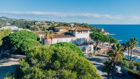 Hotel Roger De Flor By Seleqtta