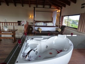 Hotel Roger De Flor By Seleqtta