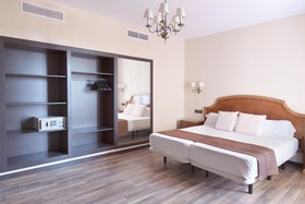 Hotel Roger De Flor By Seleqtta