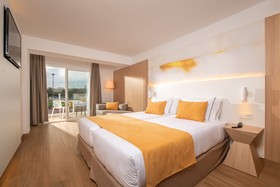 L'Azure Hotel