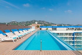 L'Azure Hotel