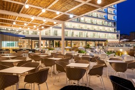 L'Azure Hotel