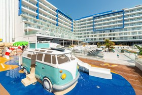 L'Azure Hotel