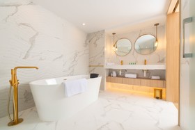 L'Azure Hotel
