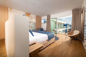 L'Azure Hotel