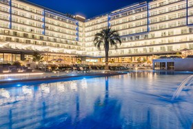 L'Azure Hotel