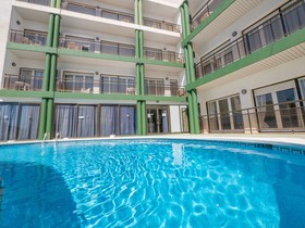 AR Melrose Place Apartments