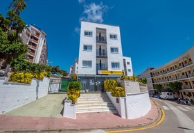 AR Melrose Place Apartments