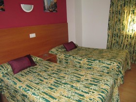 Hostal y Apartamento Molí de Mar