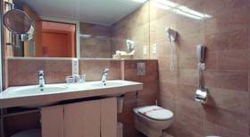 Clipper Hotel & Villas
