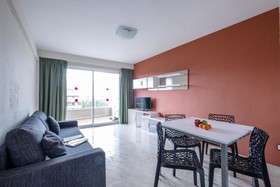 Aparthotel California