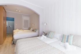 Mumm by Pillow